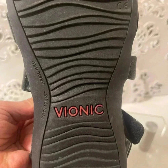 Vionic soft Sandel patent leather in great conditions - Picture 12 of 16